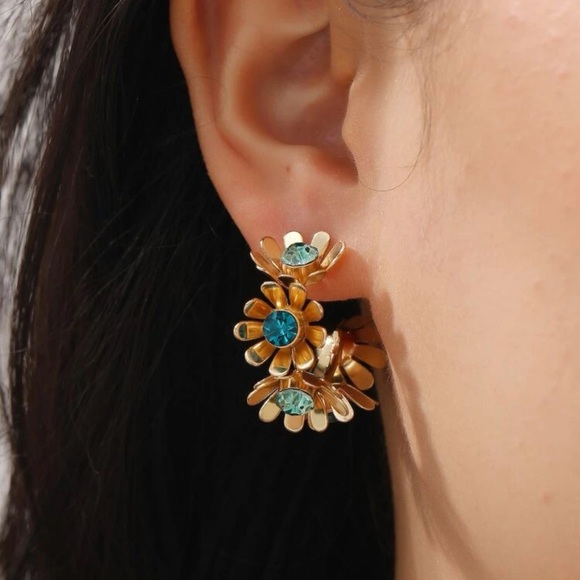 Kathrono Jewelry - 🌸 Awesome Metallic Rhinestone Floral Flower Hoop Earrings 🌸